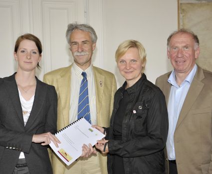 v.li.n.re.: Studienautorin DI Anna Damberger, Univ. Prof. Dr. Rene van den Hoven, Stadträtin Sandra Frauenberger, Univ. Prof. Dr. Josef Troxler - Foto: rk-fotodienst